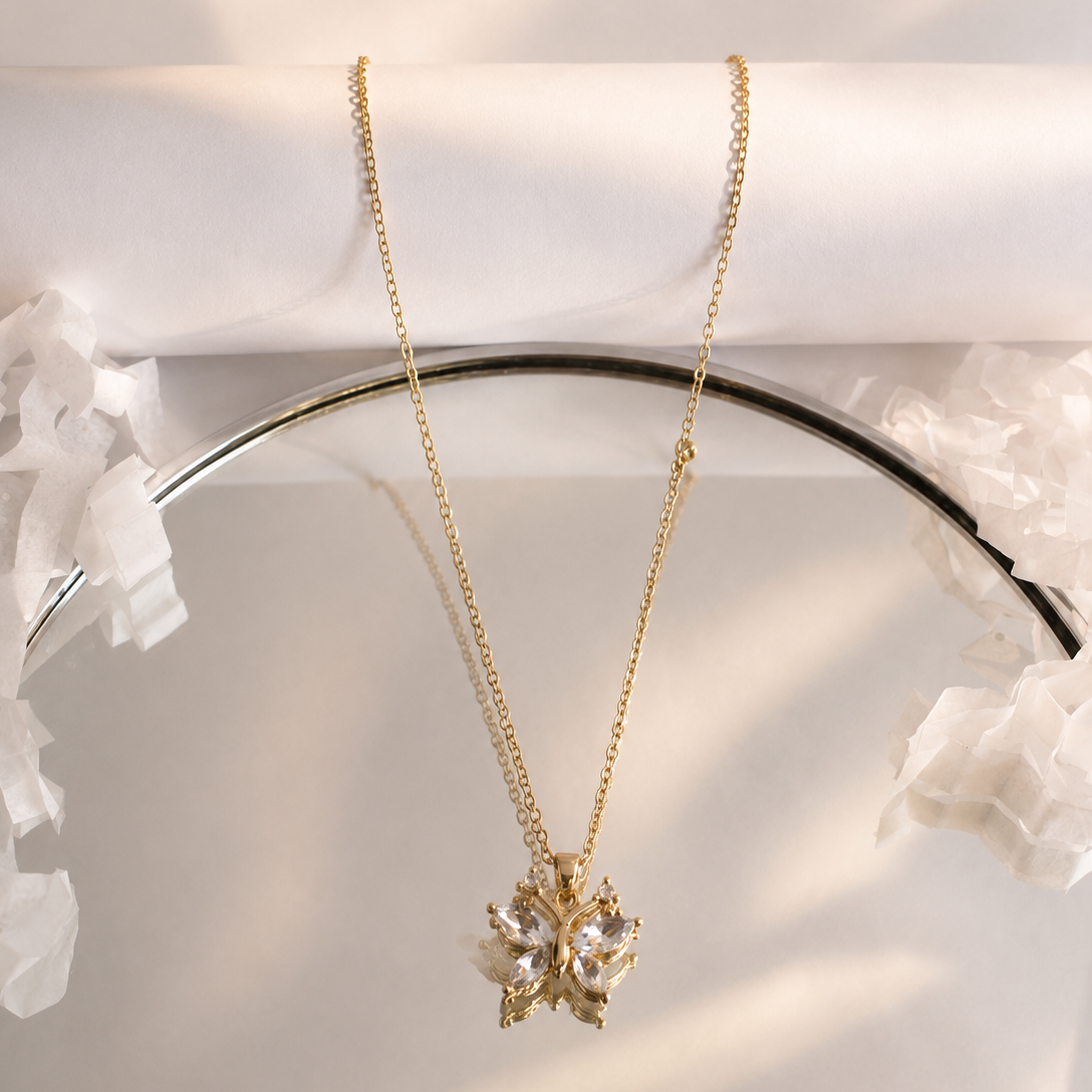 Collar de mariposa diamantes
